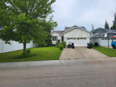 Public Remarks FOR SALE Price $448500 Address 54 Darlington Drive Sherwood Park AB T8H1R7 Nice locat...