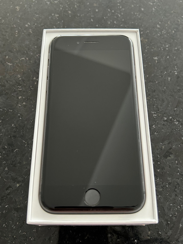 iPhone 8 64Go dans Téléphones cellulaires  à Laurentides - Image 2