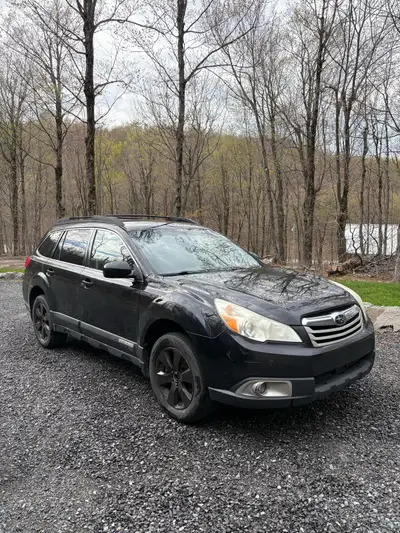 Subaru Outback 2012 3.6R 243 000 kilos Toujours bien entretenu Femme propriétaire Attache remorque P...