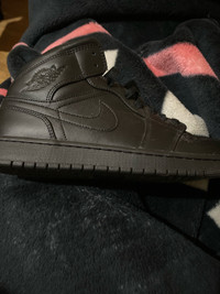 Air Jordan 1s mid 