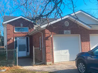 Lasalle 2 +1 bdrm+1 den 2 bth semidetach w/ convenient location