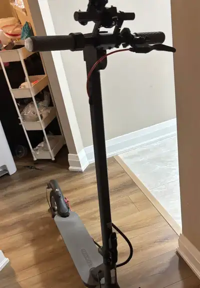 Good Condition Selling a well-maintained 5TH WHEEL V3OPRO BLACK electric scooter. ✅ Built-in turn si...