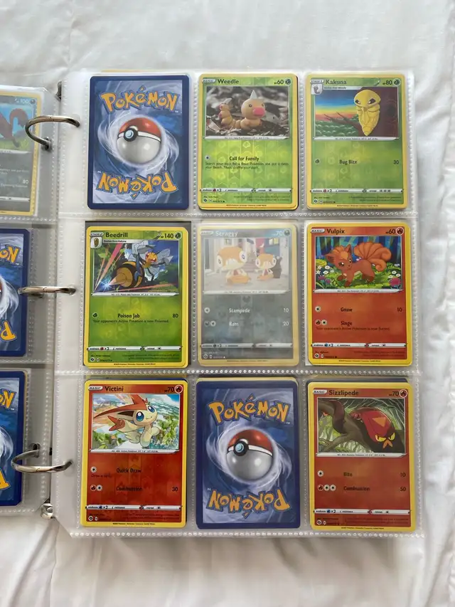 + 900 cartes Pokémon de 7 sets différents Sword & Shield!   in Arts & Collectibles in Longueuil / South Shore - Image 3