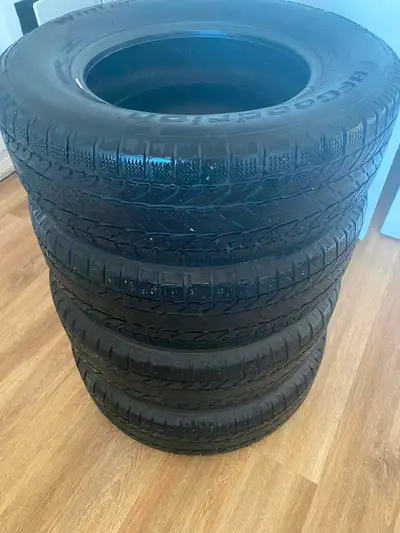 Set de pneu 235/70/r16