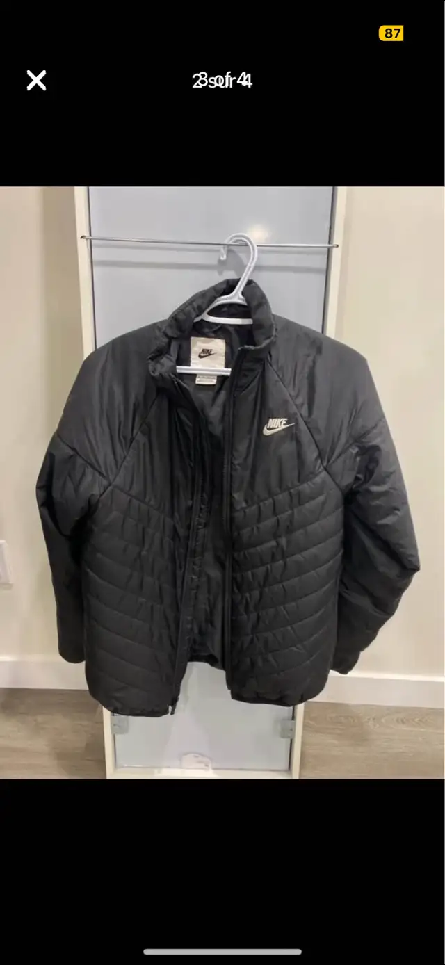 Nike puffer jacket  in Men's in City of Montréal - Image 4