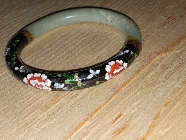 Vintage  jade  cloisonne bangle bracelet  in Jewellery & Watches in St. Catharines
