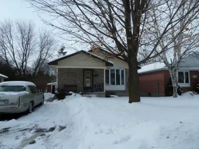 Great 5 Bedroom house on quiet court. Less than 2 minute walk to the Trent Express. (Off Armour Road...