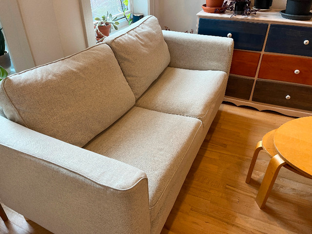 Ikea couch in Couches & Futons in City of Montréal - Image 2