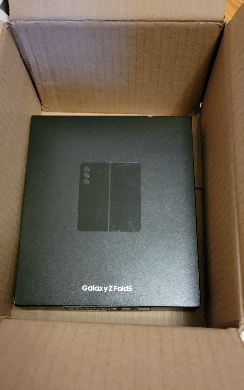 **Nouveau Galaxy Z Fold 5 ** 256GB - Débloqué Neuf! dans Téléphones cellulaires  à Ville de Montréal