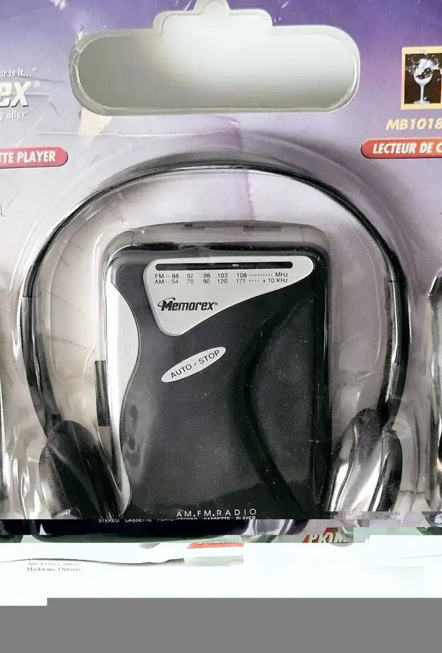 Memorex Personal Portable AM  FM Stereo Cassette Player  in General Electronics in City of Montréal - Image 4