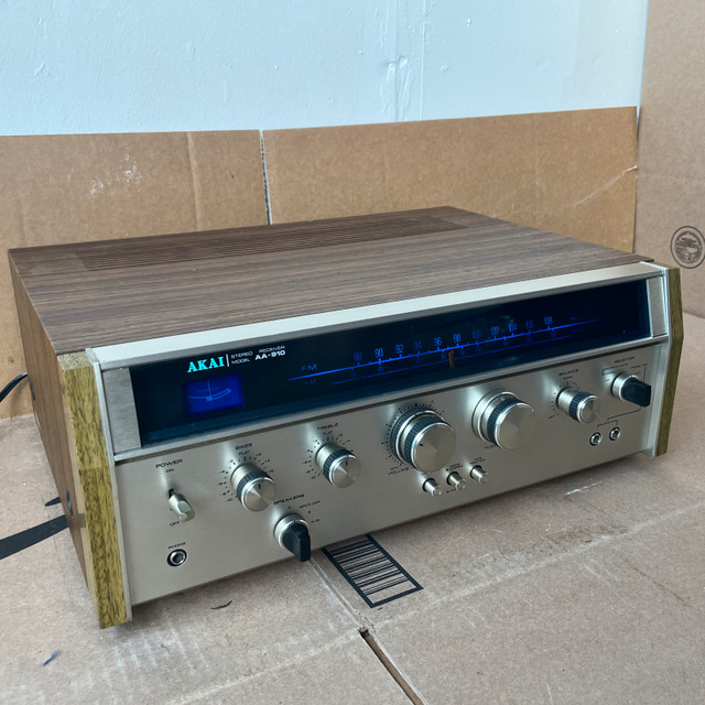 AKAI AA-910 Stereo Receiver  in Stereo Systems & Home Theatre in Barrie