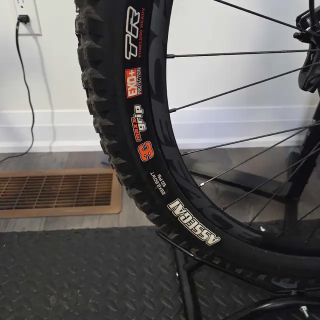 2023 Canyon Torque 5 Mullet AL 5 mountain bike in Mountain in Markham / York Region - Image 6