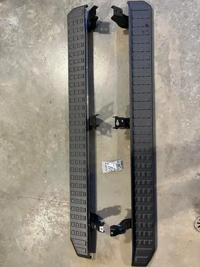 Running boards for a 2025 4Runner, never used, changed at dealer. Comes with hardware.