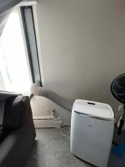 LG 14000 BTU portable air conditioner, perfect for cooling rooms up to 500 square feet. This unit is...