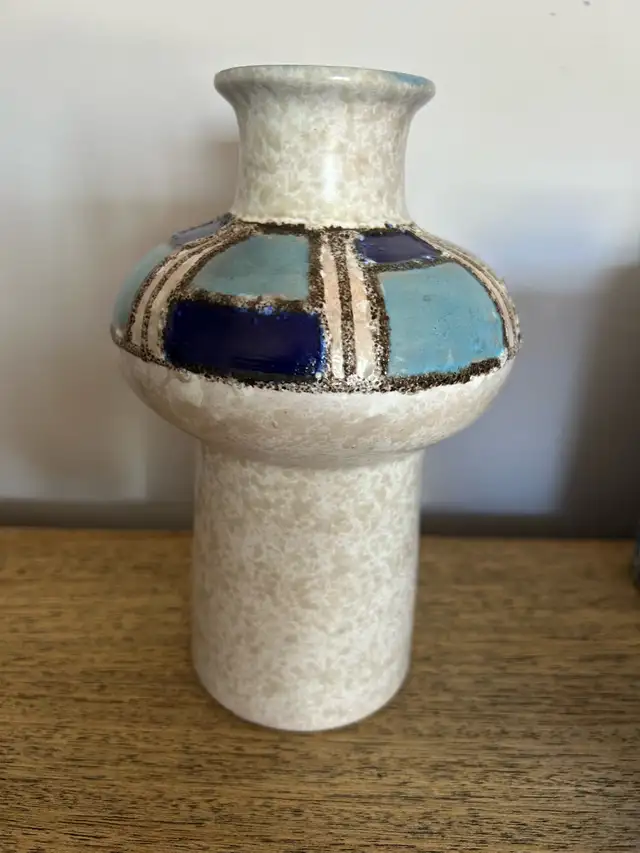 mcm west Germany vase in Home Décor & Accents in Ottawa - Image 2