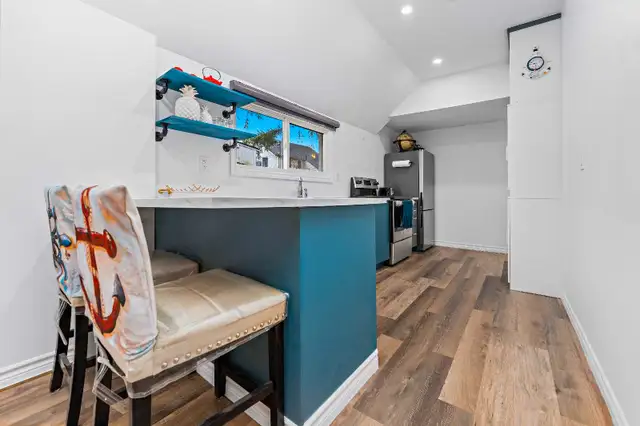 COTTAGE/ HOUSE  in Houses for Sale in St. Catharines - Image 4