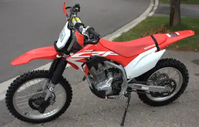Well maintained 2019 CRF250F. Notable upgrades: - Athlon ECU (+OEM included) - Front suspension: Bru...