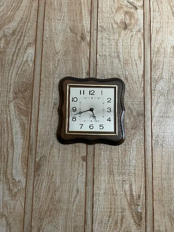 Wall Clock in Home Décor & Accents in Ottawa - Image 2