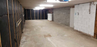 Heated garage 900sqf for rent 