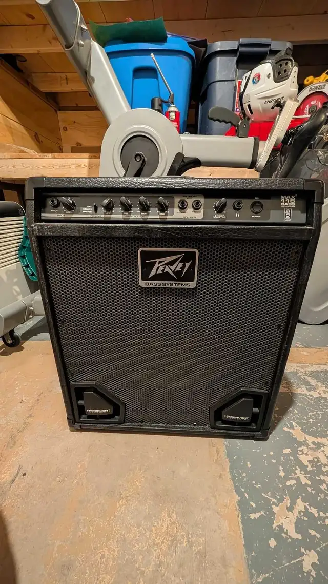 Peavey Max 115 60 watt amp in Amps & Pedals in St. Catharines - Image 2
