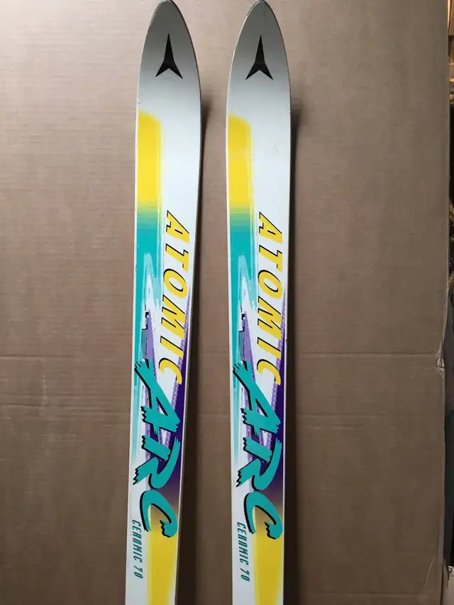 Mountain skis in Ski in City of Montréal - Image 8