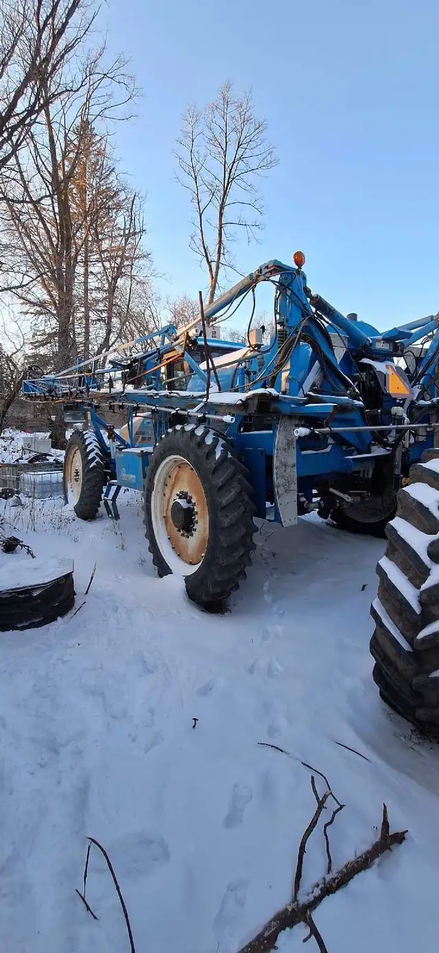 120 ft boom Sprayer  in Other in Portage la Prairie - Image 3