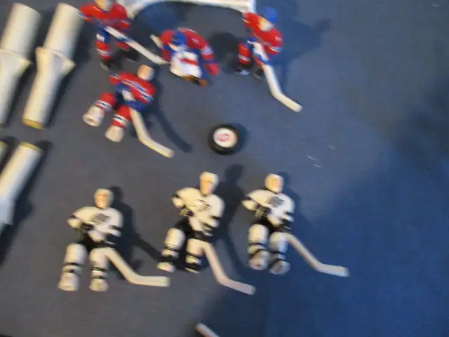LOT OF 10 PLASTIC HOCKEY PLAYER FIGURES-2 NETS+ NHL-K.S.T.-1989 in Arts & Collectibles in Laval / North Shore - Image 9