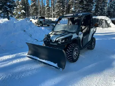 For sale 2014 Can Am Commander 1000 Limited. 4900 km, Bucket seats, air shocks, onboard compressor,...