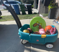 Step 2 wagon + balls and baseballs gloves 