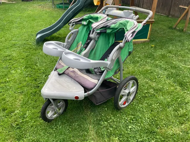 double stroller in Strollers, Carriers & Car Seats in Mississauga / Peel Region - Image 2