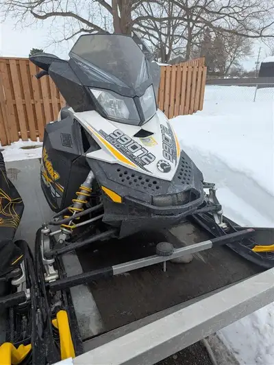 50th Anniversary Edition. Motor rebuilt by previous owner. Rebuilt motor only has about 600km on it...