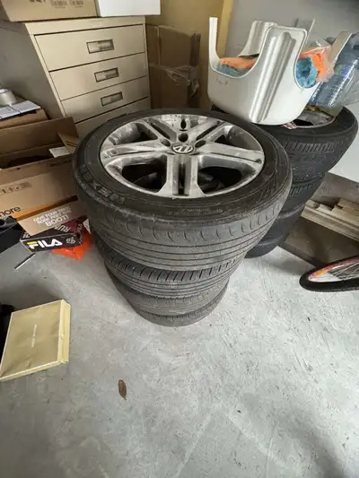 4 set of tyres 205/55 R17 70 to 80 percent tyre thread 4 set of Rims original Volkswagen