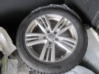 225/55/17 Hankook Winter i-Pike RS tires. Set of 4 on Infiniti rims.5x114.3mm (or 5x4.5 inch) bolt p...