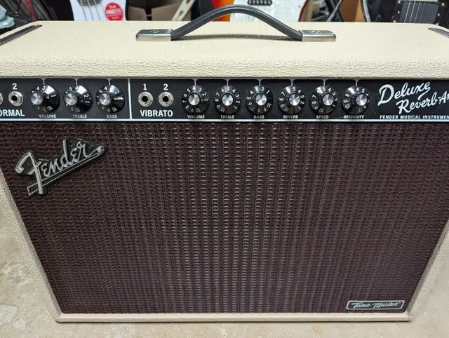 ToneMaster Deluxe Reverb BLONDE + Mustang Floor Pedal in Amps & Pedals in Ottawa - Image 3
