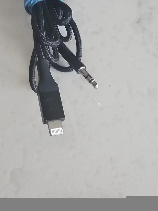 Audio Cable Lightning to 3.5mm Aux Cable 6 ft in General Electronics in City of Toronto - Image 5