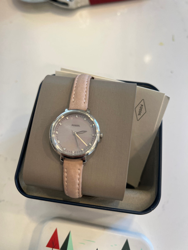 New fossil Watch for women!.  in Jewellery & Watches in Gatineau - Image 2