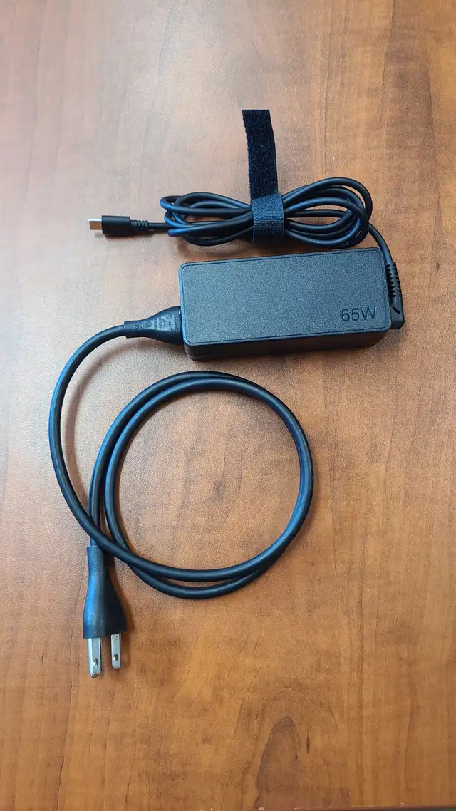Universal USB-C Laptop Power Adapter Charger 65W in Laptop Accessories in Markham / York Region - Image 2