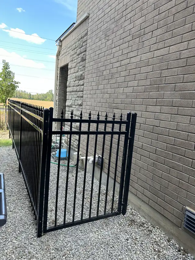 POOL FENCE PANELS IN  4, 5 AND 6 FT TALL- STARTING AT $25/LF in Decks & Fences in Belleville - Image 8