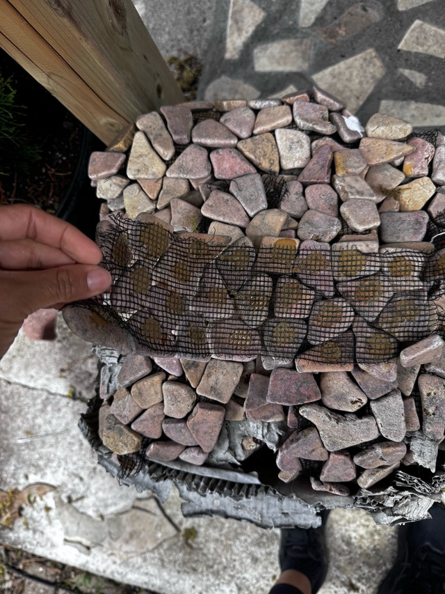 PATHWAY PEBBLE STONES ON MESH in Outdoor Décor in Mississauga / Peel Region - Image 4