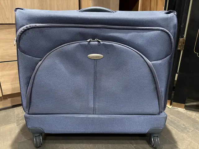 Samsonite Suitcase445588795347456008