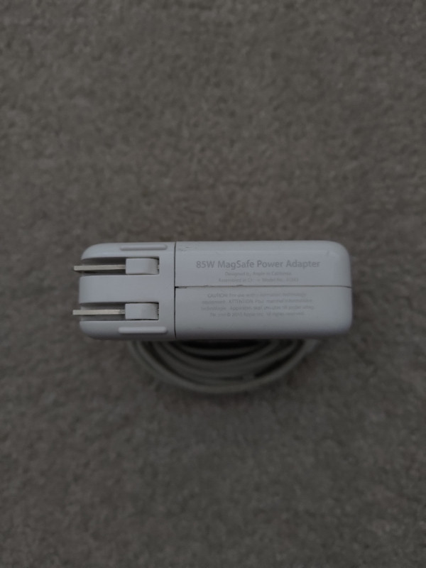 Apple OEM 85W MagSafe Power Adapter + Ext. Cable for MacBook Pro in Cables & Connectors in Burnaby/New Westminster - Image 2
