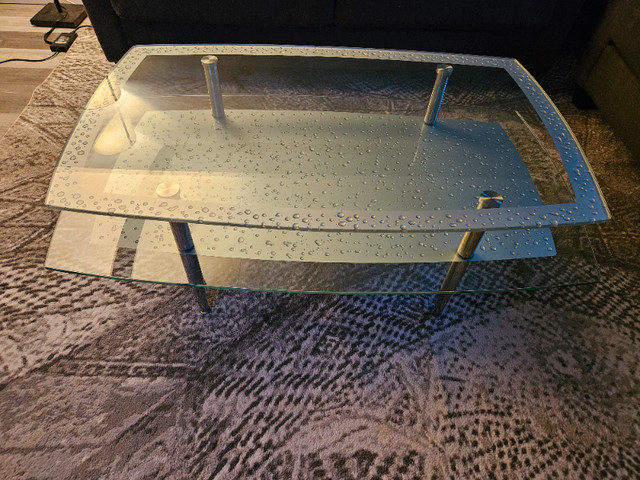 Glass water drip coffee table - almost mint condition in Coffee Tables in Fort St. John - Image 3