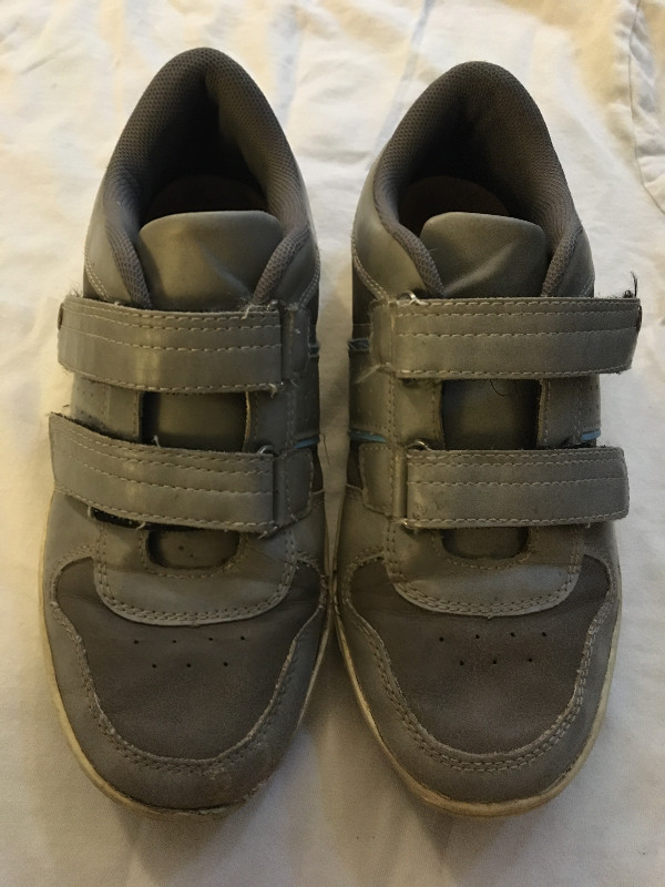 Kids Sneakers Shoes Velcro Straps Size 3 in Kids & Youth in Calgary - Image 2