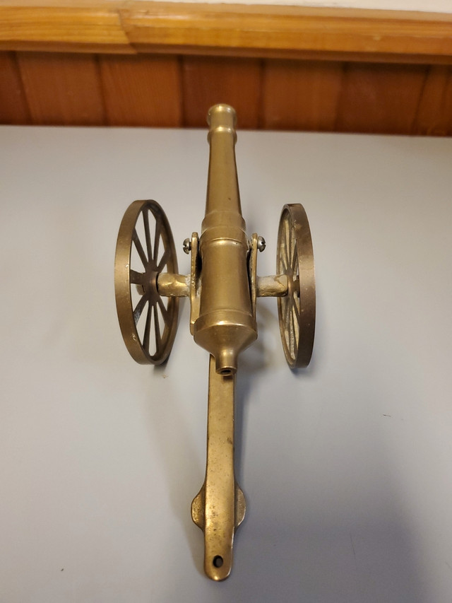 Vintage Brass Civil War Cannon 8x4x3 Inch in Other in St. Catharines - Image 3