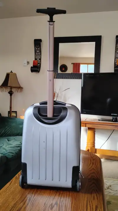 Hard Shell Carry on ......8.00  GREAT CONDITION....!, View more