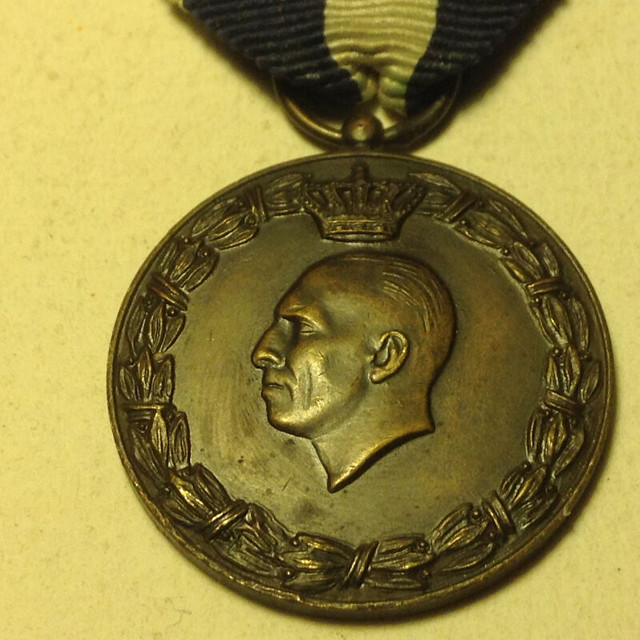 WW2 ROYAL GREEK CAMPAIGN MEDAL (WAR AGAINST ITALY AND GERMANY) in Arts & Collectibles in Vancouver - Image 2