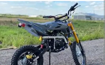 2023 Evoque dirt bike 150cc. Barely been driven. No time for it. Upgraded lights, fairings etc. $110...