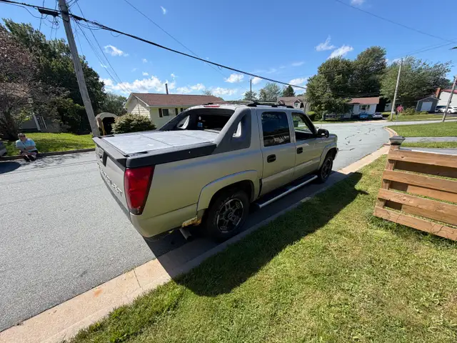 2005 Chevy Avalanche 5.3 4x4552033528872980483