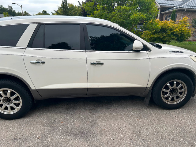 2010 Buick enclave in Cars & Trucks in Norfolk County - Image 2