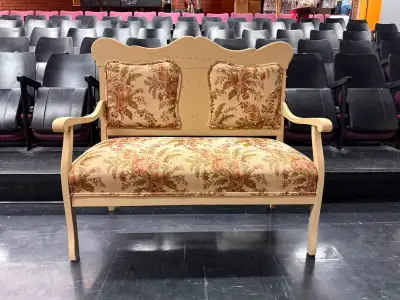 Sofa vintage fleuri, View more
